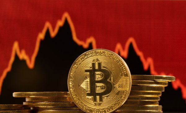Le Bitcoin valide une "croix de la mort" et dévisse, testant le seuil clé de 25.000 $